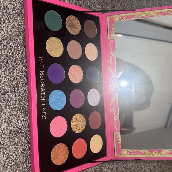 Pat mcgrath holiday eyeshadow palette, nwot - Picture 2 of 6